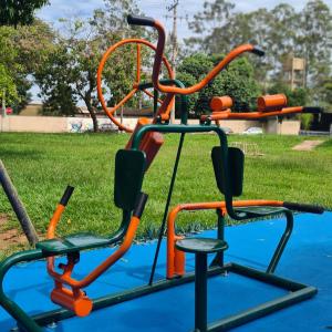 Imagem da notícia PREFEITURA MONTA NOVA ACADEMIA AO AR LIVRE NO JARDIM JORGE ATALLA
