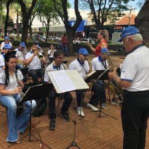 Imagem da notícia FEIRA DE ARTESANATO E BANDA CARLOS GOMES NO JARDIM DE BAIXO