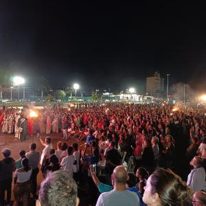 Imagem da notícia VIA SACRA LEVA MILHARES DE PESSOAS AO KARTÓDROMO