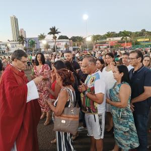 Imagem da notícia VIA SACRA LEVA MILHARES DE PESSOAS AO KARTÓDROMO