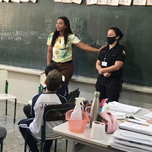 Imagem da notícia POLICIAIS MILITARES E SEGURANÇAS PATRIMONIAIS INTENSIFICAM ATIVIDADES NAS ESCOLAS