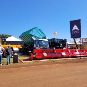 Imagem da notícia PREFEITURA LEVA PEQUENOS PRODUTORES RURAIS À AGRISHOW