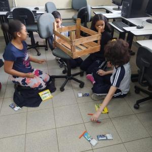 Imagem da notícia ESTUDANTES DA CAETANO PERLATTI APRENDEM SOBRE VIVEIRO DE MUDAS
