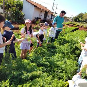 Imagem da notícia HORTA DO JARDIM ITAMARATI RECEBE VISITA DE ESTUDANTES