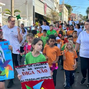 Imagem da notícia CAMINHADA MARCA O DIA DE COMBATE AO TRABALHO INFANTIL