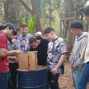 Imagem da notícia ESTUDANTES DA ESCOLA PROF. DR. BENEDICTO MONTENEGRO VISITAM O HORTO
