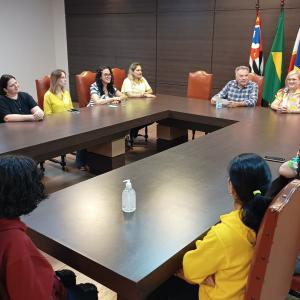 Imagem da notícia PREFEITURA RECEBE ALUNOS VENCEDORES DO CONCURSO DE DESENHO DO CARNÊ DE IPTU