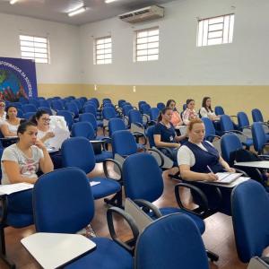 Imagem da notícia ENFERMEIROS SÃO CAPACITADOS PARA TESTE RÁPIDO DE DOENÇAS CONTAGIOSAS