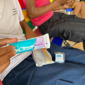 Imagem da notícia KITS DE HIGIENE BUCAL SÃO ENTREGUES NA CASA DA CRIANÇA