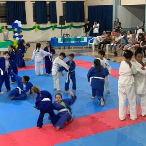 Imagem da notícia ALUNOS DAS ESCOLINHAS DE JUDÔ REALIZAM TROCA DE FAIXA