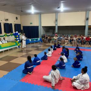 Imagem da notícia ALUNOS DAS ESCOLINHAS DE JUDÔ REALIZAM TROCA DE FAIXA