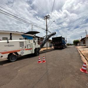 Imagem da notícia PREFEITURA INICIA MAIS UMA OBRA DE RECAPE DE RUAS DA CIDADE