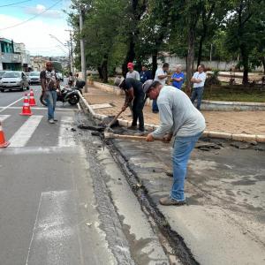 Imagem da notícia PREFEITURA INICIA A CONSTRUÇÃO DE MAIS UM SARJETÃO NA RUA SALDANHA MARINHO