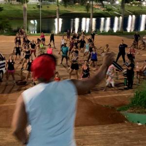 Imagem da notícia AGITA VERÃO CHEGA AO FIM COM MUITA DANÇA NO LAGO DO SILVÉRIO