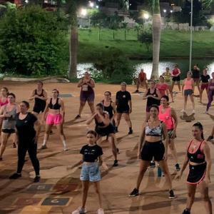 Imagem da notícia AGITA VERÃO CHEGA AO FIM COM MUITA DANÇA NO LAGO DO SILVÉRIO