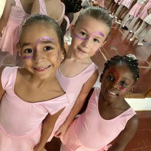 Imagem da notícia AULAS DE BALÉ NO RITMO DO CARNAVAL