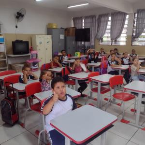 Imagem da notícia As aulas voltaram e as nossas escolas estão do jeito que a gente mais gosta: cheias de alunos!
