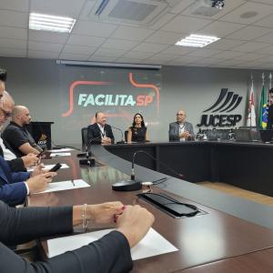Imagem da notícia COM PARTICIPAÇÃO DE JAHU, ESTADO LANÇA PROGRAMA DE DESBUROCRATIZAÇÃO E LIBERDADE ECONÔMICA
