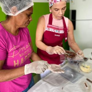 Imagem da notícia AMBULATÓRIO DE ATENDIMENTO MULTIDISCIPLINAR PROMOVE OFICINA DE OVOS DE PÁSCOA
