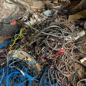 Imagem da notícia PREFEITURA INTERDITA FERROS-VELHOS QUE COMERCIALIZAVAM PRODUTOS IRREGULARES