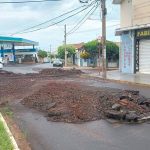 Imagem da notícia PREFEITURA INSTALA SARJETÃO NA AVENIDA DAS NAÇÕES