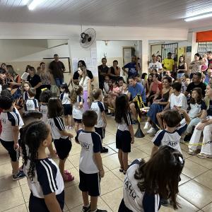 Imagem da notícia HOJE FOI DIA DE MOSTRA LITERÁRIA NAS NOSSAS ESCOLAS