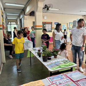 Imagem da notícia HOJE FOI DIA DE MOSTRA LITERÁRIA NAS NOSSAS ESCOLAS