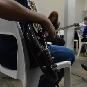 Imagem da notícia MASTERCLASS DO PROJETO GURI APRESENTA BAIXISTA DE RENOME INTERNACIONAL