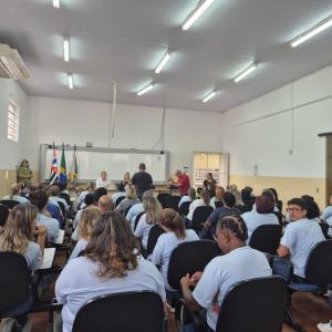 Imagem da notícia SERVIDORES RECEBEM KITS DO PROGRAMA SAÚDE COM AGENTE