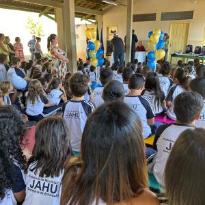 Imagem da notícia PELO TERCEIRO ANO SEGUINDO, PREFEITURA REALIZA ENTREGA KITS DE MATERIAIS E UNIFORMES ESCOLARES PARA ALUNOS DA REDE MUNICIPAL