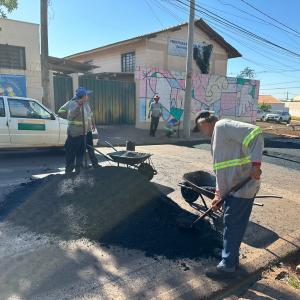 Imagem da notícia PREFEITURA CONCLUI INSTALAÇÃO DE FAIXA ELEVADA NA REGIÃO DO CMEI PAULO BRISOLA TAVARES