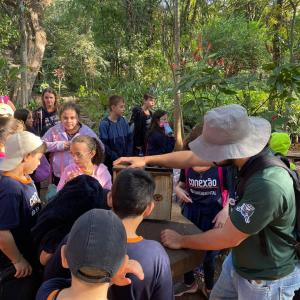 Imagem da notícia ESTUDANTES DO COLÉGIO CONEXÃO VISITAM HORTO MUNICIPAL