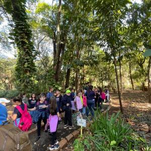 Imagem da notícia ESTUDANTES DO COLÉGIO CONEXÃO VISITAM HORTO MUNICIPAL