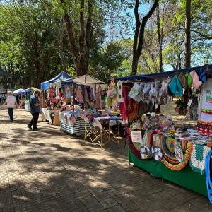 Imagem da notícia FIM DE SEMANA COM CINEMA NOS BAIRROS E BANDA CARLOS NO JARDIM DE BAIXO