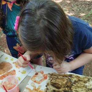 Imagem da notícia HORTO MUNICIPAL: ADULTOS E CRIANÇAS VIVEM MOMENTOS DE ENCANTAMENTO