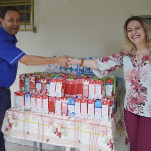 Imagem da notícia Semana do Idoso arrecada 680 litros leite para doação