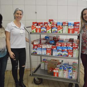 Imagem da notícia Semana do Idoso arrecada 680 litros leite para doação