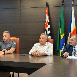 Imagem da notícia PREFEITURA DEBATE MELHORIAS NA SEGURANÇA PÚBLICA
