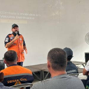 Imagem da notícia TREINAMENTO PÕE EM FOCO O DESAFIO DE INCÊNDIOS EM VEÍCULOS ELETRIFICADOS