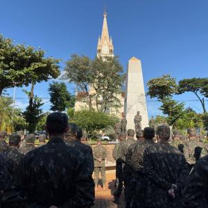 Imagem da notícia MEMÓRIA E ORGULHO: JOÃO RIBEIRO DE BARROS É HOMENAGEADO POR SEU VOO HISTÓRICO!