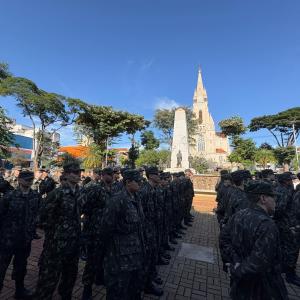 Imagem da notícia MEMÓRIA E ORGULHO: JOÃO RIBEIRO DE BARROS É HOMENAGEADO POR SEU VOO HISTÓRICO!