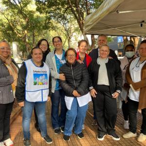 Imagem da notícia MAIS DE 500 PESSOAS VÃO À PRAÇA TOMAR VACINA CONTRA GRIPE
