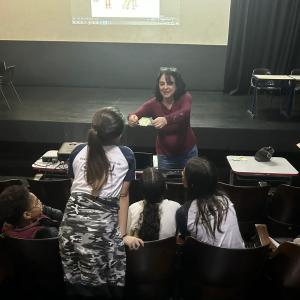 Imagem da notícia CRIANÇAS ESTIMULAM A CRIATIVIDADE COM TEATRO DE SOMBRAS ANIMADO