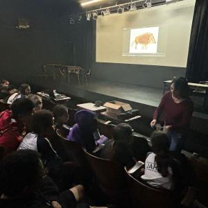 Imagem da notícia CRIANÇAS ESTIMULAM A CRIATIVIDADE COM TEATRO DE SOMBRAS ANIMADO