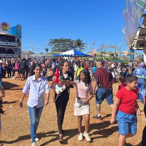 Imagem da notícia CRIANÇAS E ADOLESCENTES SE DIVERTEM COM BRINQUEDOS GRATUITOS NA EXPOJAHU