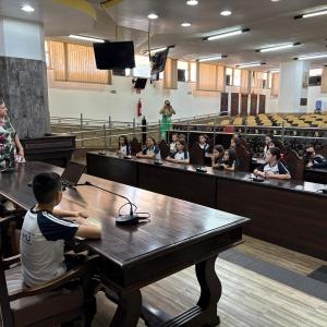 Imagem da notícia ALUNOS DA EMEF ALVARINA BIZARRO SOUZA VISITAM A PREFEITURA