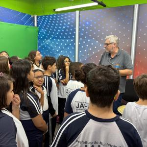 Imagem da notícia ALUNOS DA EMEF ALVARINA BIZARRO SOUZA VISITAM A PREFEITURA