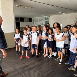 Imagem da notícia ALUNOS DA EMEF ALVARINA BIZARRO SOUZA VISITAM A PREFEITURA