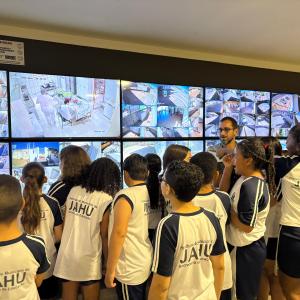 Imagem da notícia ALUNOS DA EMEF ALVARINA BIZARRO SOUZA VISITAM A PREFEITURA
