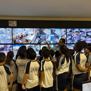 Imagem da notícia ALUNOS DA EMEF ALVARINA BIZARRO SOUZA VISITAM A PREFEITURA